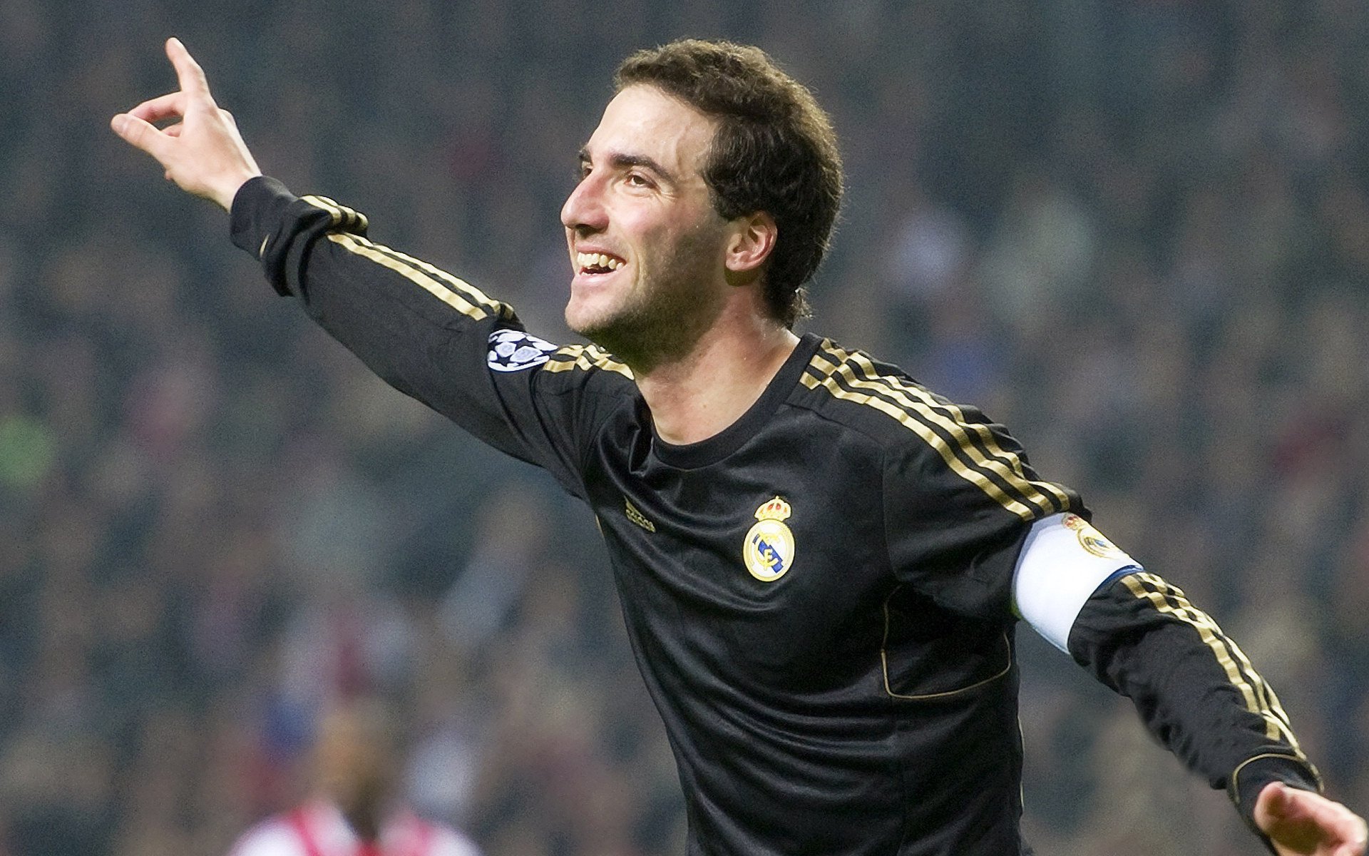 追逐欧冠席位：积分榜上的“生死追逐”，逐出欧冠